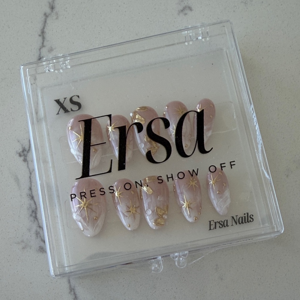 Ersa Press-On Nails in Soft Pink with Gold Star Accents